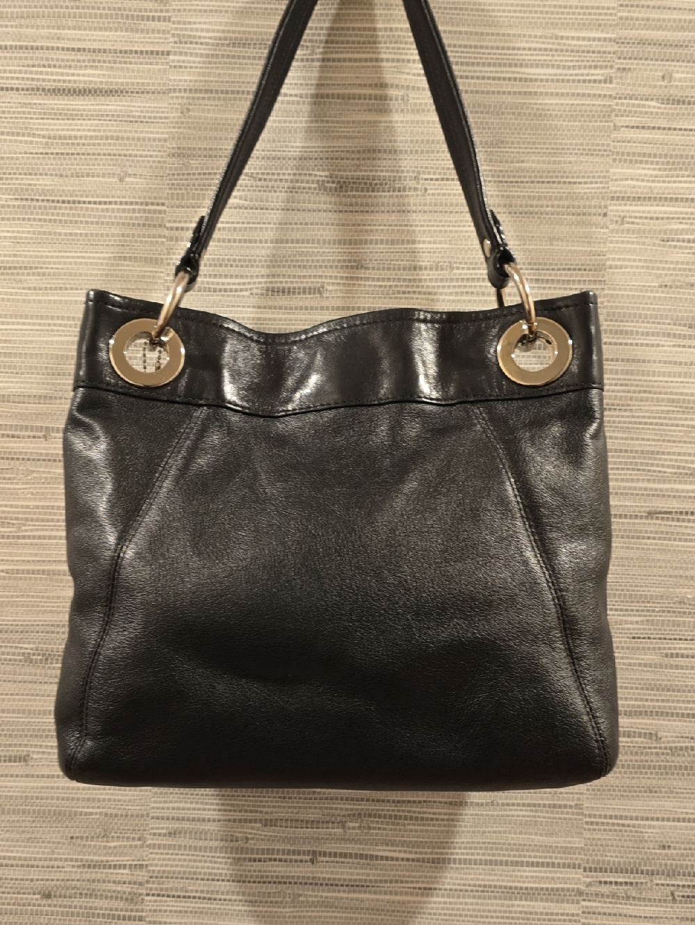 Coach Vintage Black Leather Shoulder Bag with Gold-Tone Rings - Picture 4 of 8